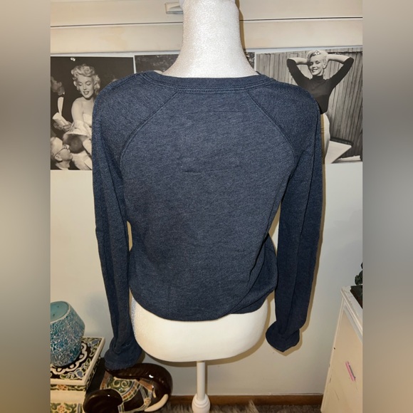 Y2K Abercrombie & Fitch Crew Neck 🤍 - Picture 4 of 4